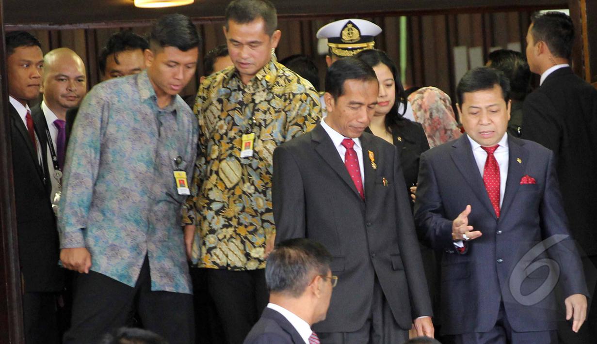 Presiden Joko Widodo dan Ketua DPR Setya Novanto bersama para delegasi negara-negara di Asia Afrika usai melakukan pembukaan di Gedung DPR RI, Jakarta, Kamis (23/4/2015). (Liputan6.com/Helmi Afandi)