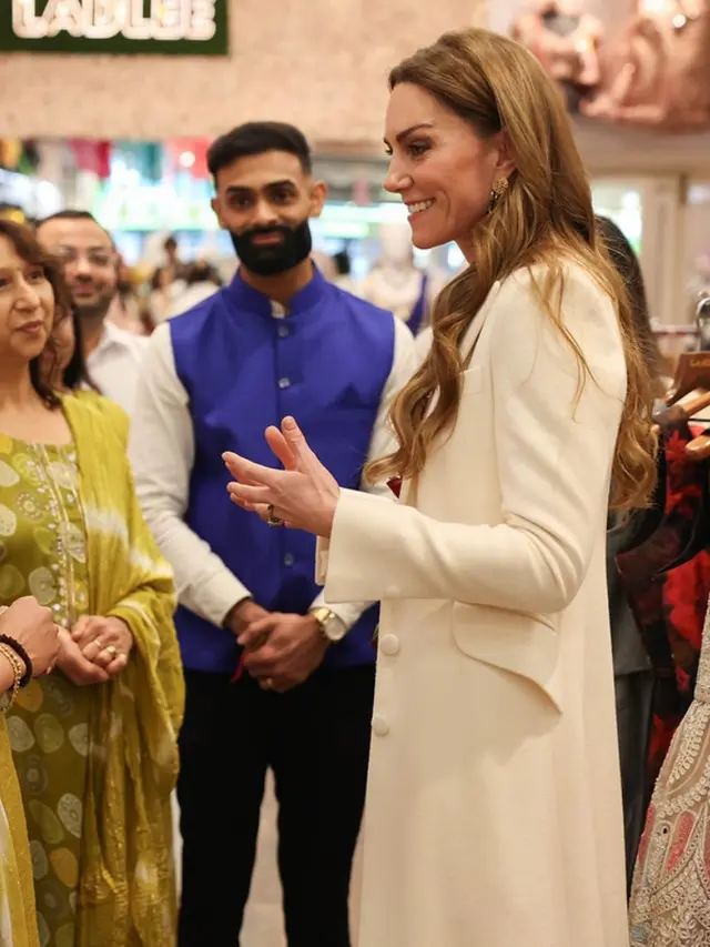 Kate Middleton  Saat Rayakan Holi Bersama Komunitas India. [@princeandprincessofwales]