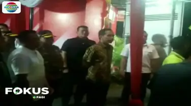 600 paket sembako yang diangkut dalam dua truk ini terdiri dari beras, minyak goreng, dan gula pasir.