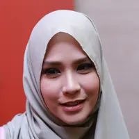 Zaskia Adya Mecca berpendapat bahwa dengan menjadi pengusaha, ia bisa mengatur waktunya. Bahkan bisa sambil mengurus anak. Keputusannya itu mendapatkan dukungan dari suaminya, Hanung Bramantyo. (Galih W. Satria/Bintang.com)