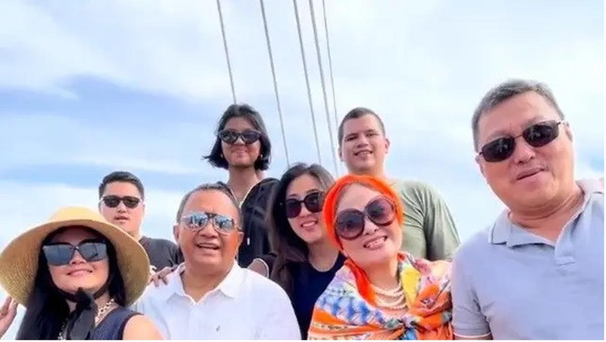 8 Potret Kedekatan Bella Saphira dengan Putra Sambungnya, Momen Pengajian saat Mantu Bikin Haru