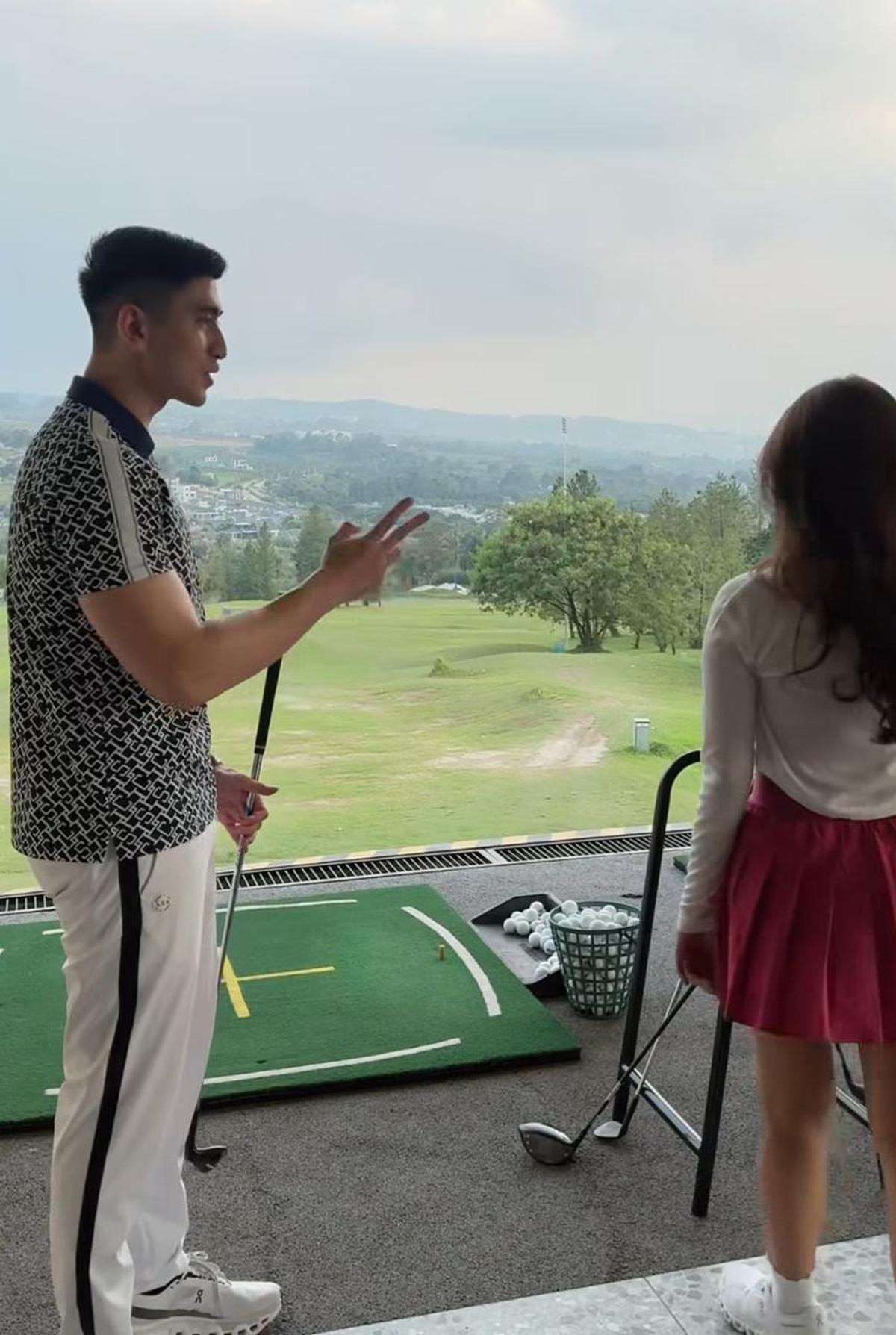 5 Potret Kebersamaan Verrell dan Fuji di Lapangan Golf, Netizen Semakin Terbawa Perasaan