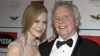 Seluruh anggota keluarga Nicole Kidman merasa sangat terkejut dan berduka atas wafatnya Dr Antony Kidman.