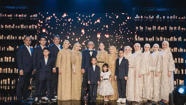 Momen Shandy Aulia dan ketiga kakaknya merayakan ulang tahun ayah mereka (Instagram?@ferdyhasan)