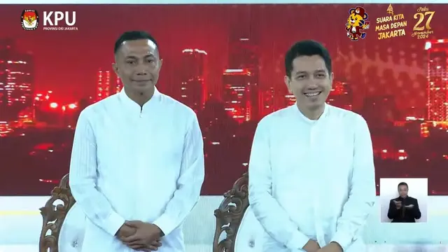 Paslon Pilkada Jakarta 2024 nomor urut 2 Dharma Pongrekun-Kun Wardana dalam debat perdana Pilkada Jakarta 2024, Minggu (6/10/2024) di JIExpo Kemayoran, Jakarta Pusat.
