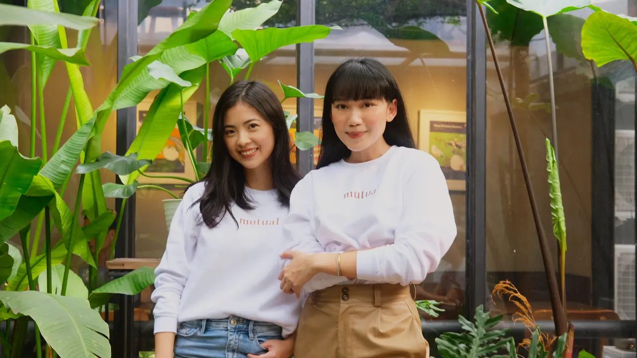 Jessica dan Erika, founder dan owner dari brand lokal Mutual Beaute, bisnis yang berawal dari mimpi yang sama