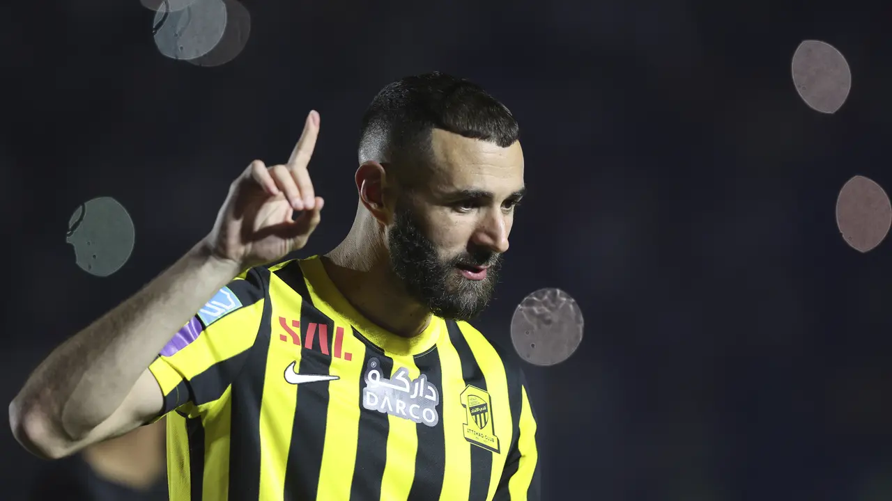 Dihadiri Puluhan Ribu Suporter, Perkenalan Karim Benzema di Al Ittihad Berlangsung Meriah