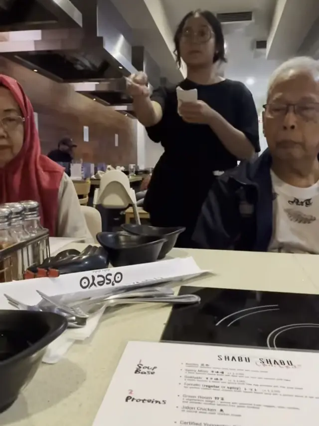 Uya Kuya Makan di Restoran Tempat Anak Bekerja