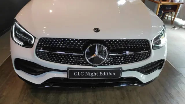 Tampilan depan Mercedes-Benz 200 AMG Line Night Edition (Arief A/Liputan6.com)