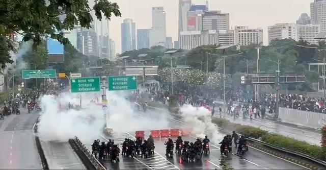Polisi tetapkan 6 tersangka pemicu kerusuhan, termasuk Direktur Lokataru Foundation, Delpedro Marhaen
