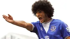 Aksi gelandang Everton asal Belgia, Marouane Fellaini di laga lawan Fulham yang berlangsung di Craven Cottage, London, 13 September 2009. AFP PHOTO/Glyn Kirk 