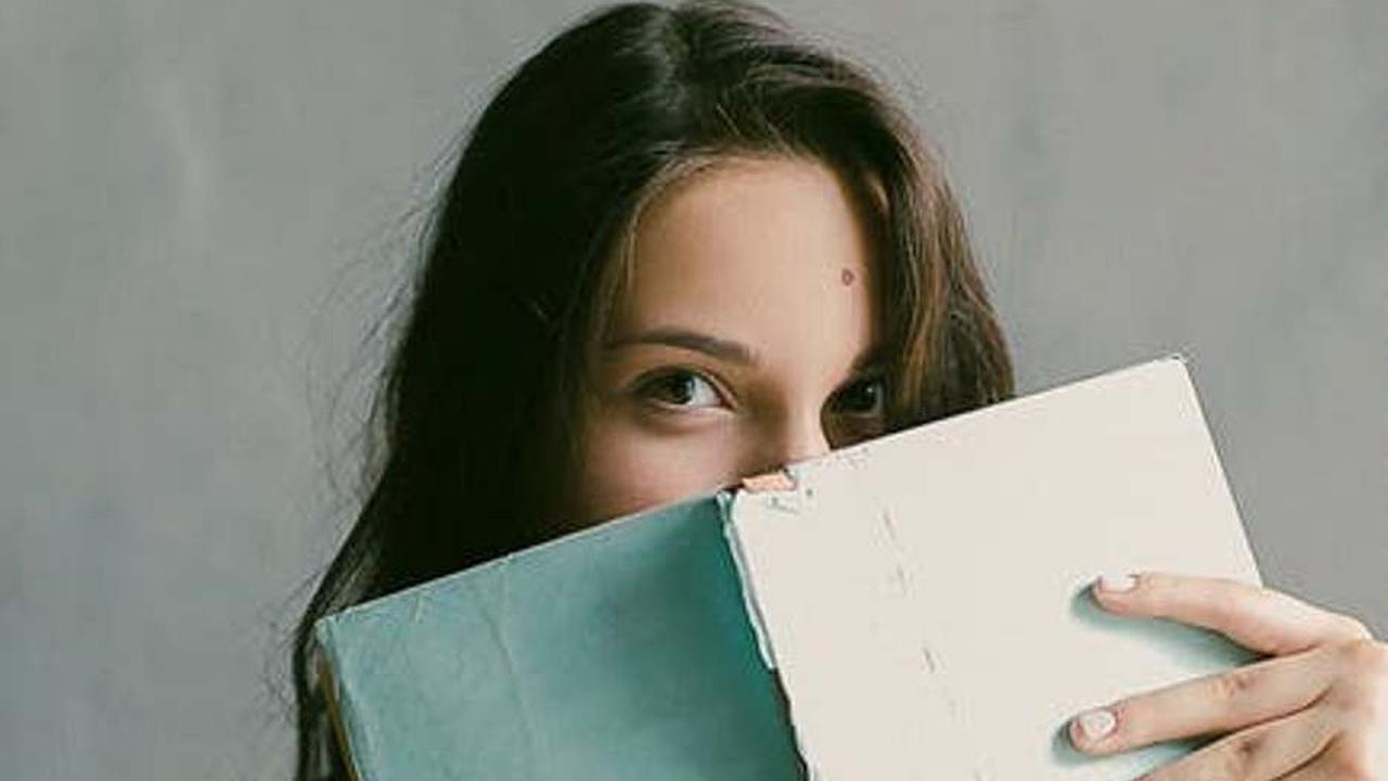 [Bintang] Introvert Bikin 5 Zodiak Ini Malu-malu Kucing