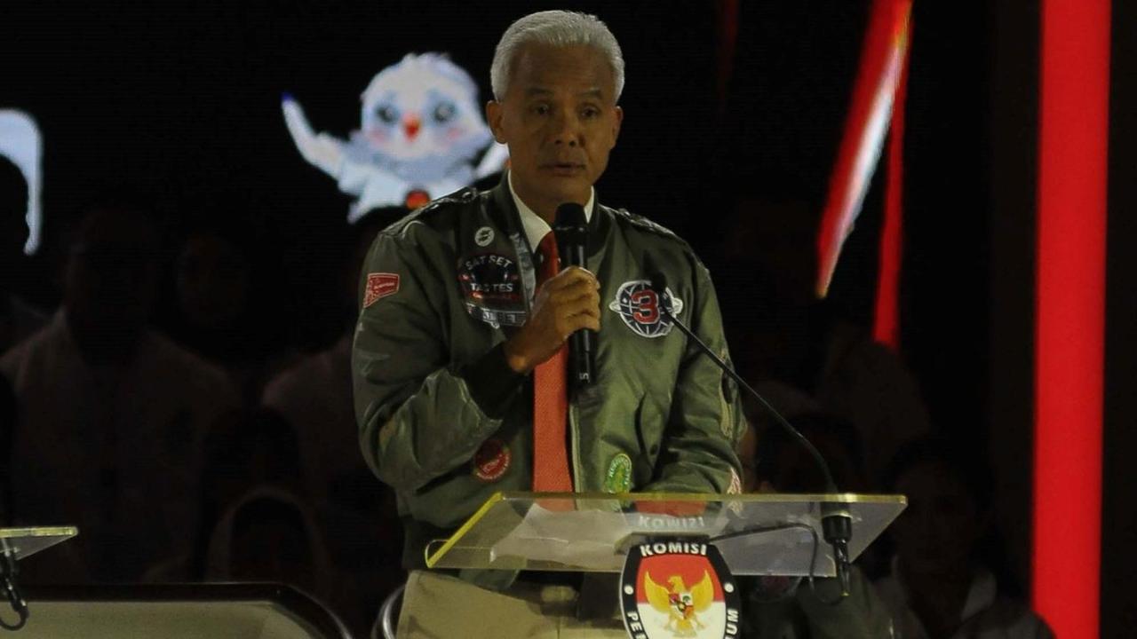 “No utang no usang. Alutsista transfer teknologi dalam negeri,” jelas Ganjar.