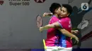 Pebulu tangkis ganda putri Indonesia, Apriyani Rahayu/Siti Fadia Silva Ramadhanti saat bertanding melawan Lee So Hee/Shin Seung Chan (Korea) pada Perempat Final Indonesia Masters 2022 di Istora Senayan, Jakarta, Jumat (10/6/2022). Apriyani/Siti Fadia unggul 15-21, 21-16 dan 21-16. (Liputan6.com/Helmi Fithriansyah)