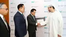 Dubai International Financial Center (DIFC) menyerahkan letter of incorporation kepada PT Bank Syariah Indonesia dan resmi menjadi bank dari Indonesia pertama yang dapat membuka pasar di wilayah Timur Tengah. Saat ini BSI dalam tahap akhir untuk memperoleh izin dari DFSA. (Liputan6.com/HO/BSI)