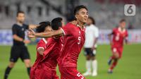 Pemain belakang timnas Indonesia U-20, Kakang Rudianto merayakan golnya ke gawang Fiji pada laga International Friendly Match di Stadion Utama Gelora Bung Karno, Jumat (17/2/2023). Timnas Indonesia U-20 berhasil meraih kemenangan perdana dengan skor 4-0 dalam turnamen mini yang digelar sebagai bagian persiapan jelang tampil di Piala Asia U20 2023. (Liputan6.com/Faizal Fanani)