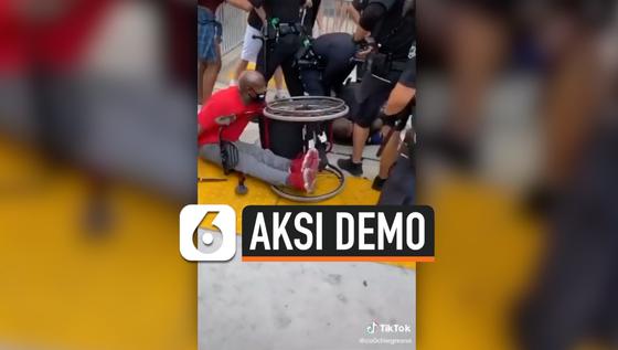 VIDEO: Polisi Dorong Demonstran Difabel Saat Aksi Demonstrasi
