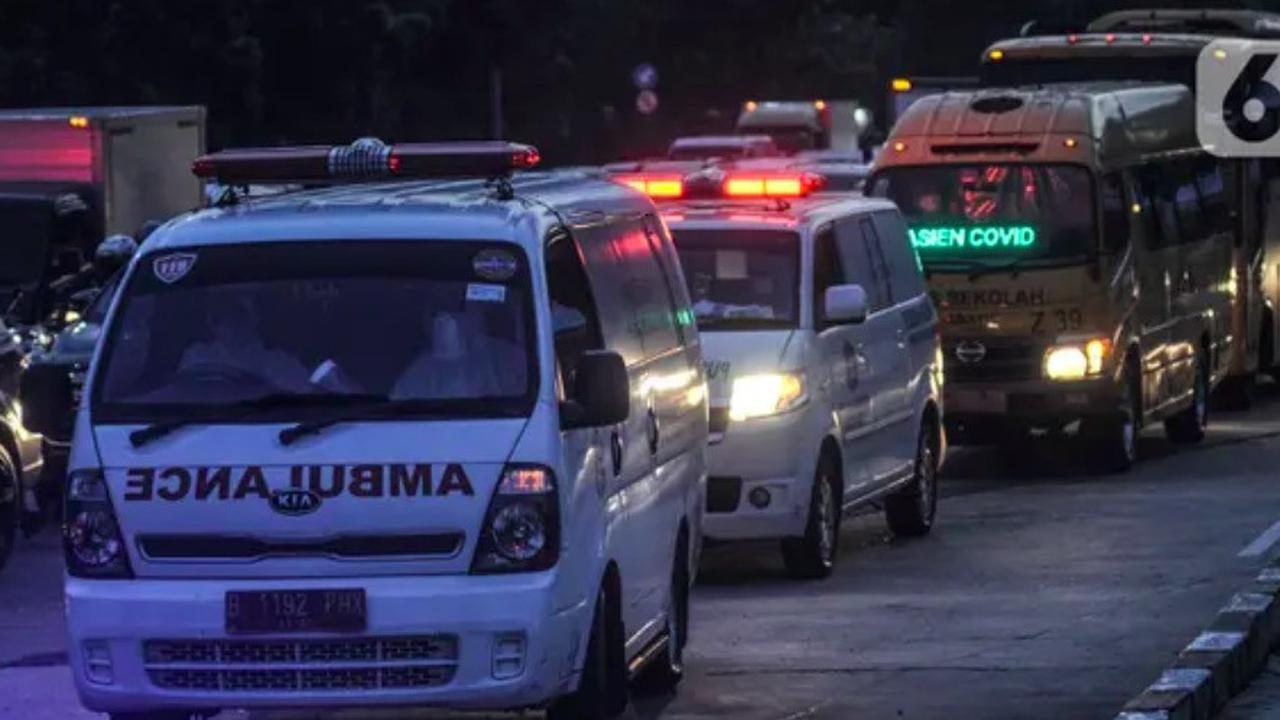 Antrean ambulans di RSD Wisma Atlet (Merdeka.com)