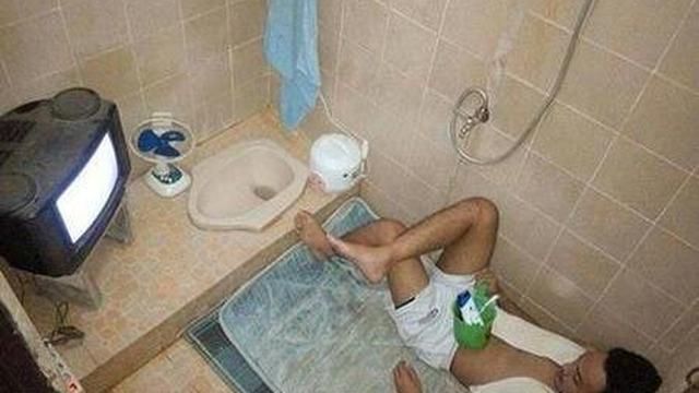 6 Potret Kamar Mandi dengan Fasilitas Lengkap Ini Bikin Heran