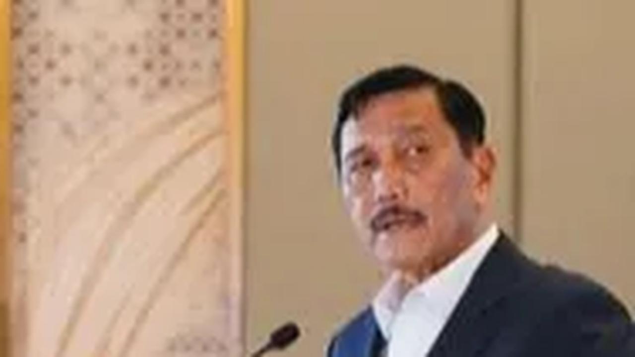 Luhut: Pemerintah Hanya Larang Ekspor Nikel Mentah