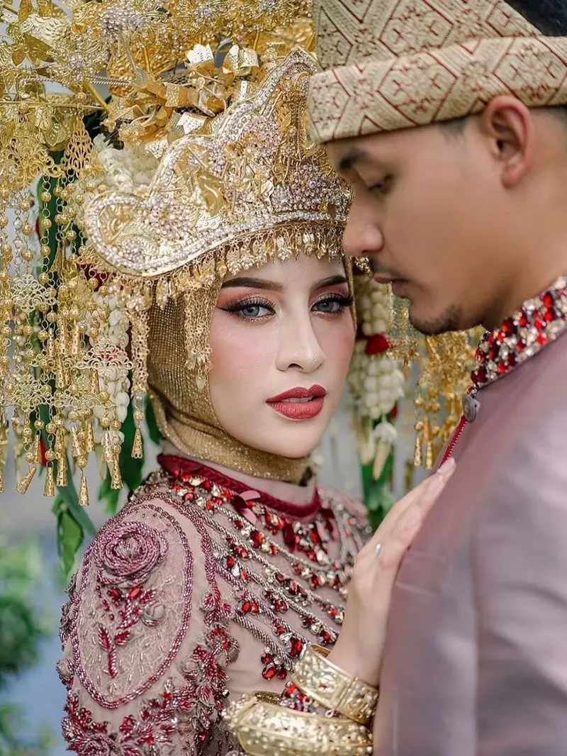 Momen Pernikahan Selebgram Aghnia Punjabi, Mewah dan Glamour