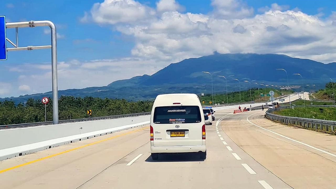 Hati-hati dengan Lane Hogger! Bahaya di Jalan Tol dan Solusi untuk Mengatasinya