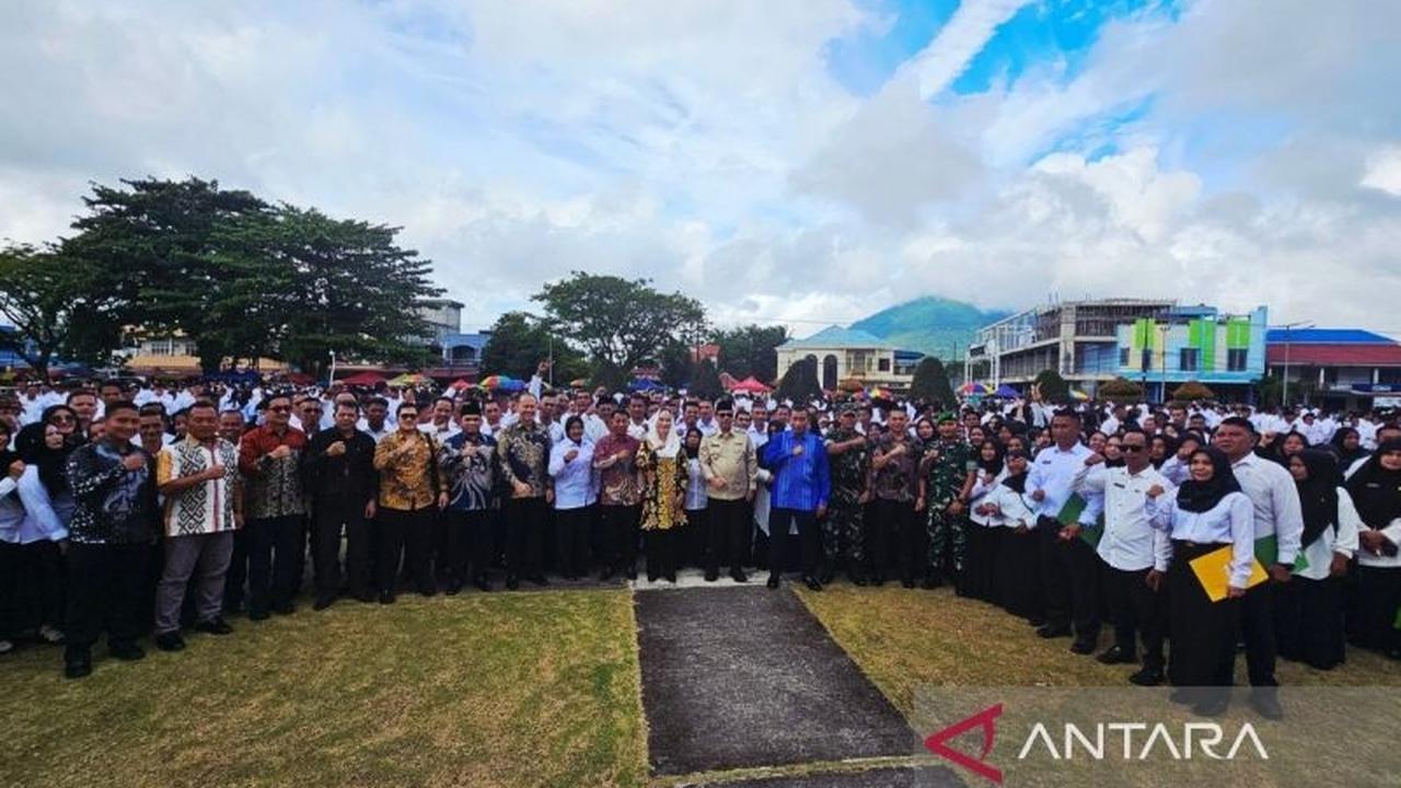 Pengangkatan 2.248 PPPK Paruh Waktu Natuna, Bupati Cen Sui Lan Serahkan SK