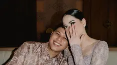 Lamaran Nino RAN dan Dhabitannisa Auni. (Foto: Instagram/ thebridestory)