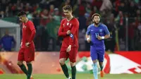 Reaksi kapten Timnas Portugal, Cristiano Ronaldo (tengah), ketika dikalahkan Belanda pada uji coba di Stade de Geneve, Senin (26/3/2018). (AP Photo/Salvatore Di Nolfi)