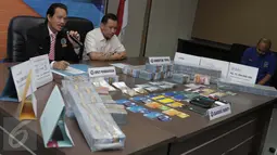 Deputi Pemberantasan Narkotika, Irjen Pol Arman Depari memberikan keterangan saat merilis Tindak Pidana Pencucian Uang (TPPU) narkotika di BNN, Jakarta, Kamis (24/11). BNN menyita aset senilai Rp 153 Miliar dari tersangka MI. (Liputan6.com/Gempur M Surya)