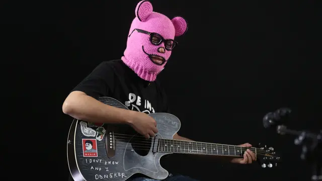 Arno gitaris dan vokalis band Dongker
