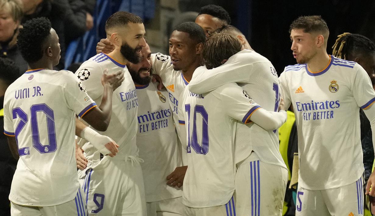 <p>Real Madrid. Karim Benzema dkk menjadi tim paling sering tampil di semifinal Liga Champions dengan 31 kali, termasuk yang terbaru pada musim 2021/2022 usai menyingkirkan Chelsea di perempatfinal. Dari 30 laga semifinal, Los Blancos sukses memenangkan 16 di antaranya. (AP/Kirsty Wigglesworth)</p>