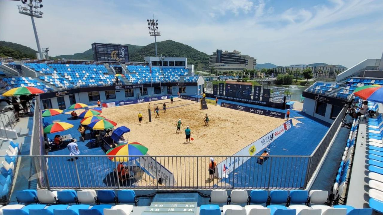 Tim Voli Pantai Putra Indonesia gagal tampil Olimpiade 2024. Hal itu terjadi setelah mereka kalah dari Australia dalam semifinal AVC Beach Volley Ball Continental Cup di Ningbo, China, Sabtu (22/6/2024).<br>