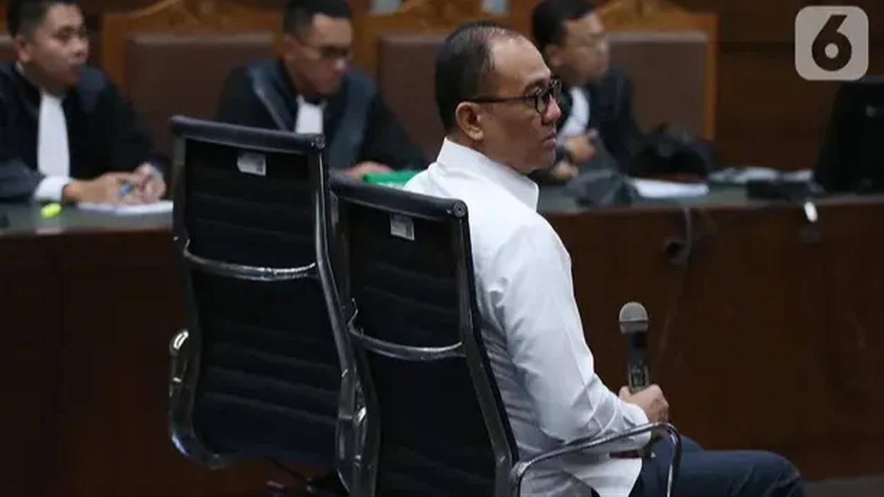 Jaksa menyebut aliran uang itu disamarkan oleh Direktur Operasional dan Keuangan PT Cahaya Kalbar Jinnawati.<br>