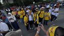 Ratusan massa pendukung perbaikan KPK-Polri berkumpul di Bundaran HI Jakarta, Minggu (22/2/2015). (Liputan6.com/Faizal Fanani)