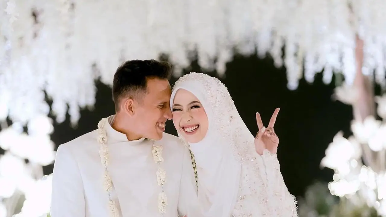 6 Penampilan Anggun Adiba Khanza Resmi Dinikahi Pesepakbola Egy Maulana dalam Balutan Adat Jawa