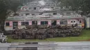 Hal ini dikarenakan kondisi gerbong tersebut telah mengalami kerusakan berat atau afkir dan memasuki masa konservasi, sehingga tidak memungkinkan untuk dilakukan perawatan maupun perbaikan lanjutan. Tampak dalam foto, tumpukan Kereta Rel Listrik (KRL) afkir di Depo Depok, Jalan Kampung Rawageni, Cipayung, Kota Depok, Jawa Barat, Selasa (20/01/2026). (Merdeka.com/Arie Basuki)