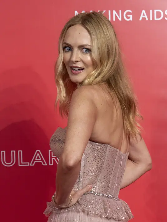 Heather Graham berpose untuk fotografer setibanya di amfAR, yayasan penelitian bantuan, makan malam, selama Venice Film Festival 2022 ke-79 di Venesia, Italia, Rabu, 7 September 2022. Heather Graham tampak luar biasa saat dia menghiasi karpet merah di amfAR Gala selama Venice Film Festival pada hari Rabu (7/9). (AP Photo/Domenico Stinellis)