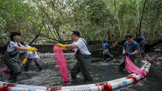 Peringati Hari Sungai Nasional, BRI Peduli Gelar Aksi Bersih Sungai dan Edukasi Kelola Sampah