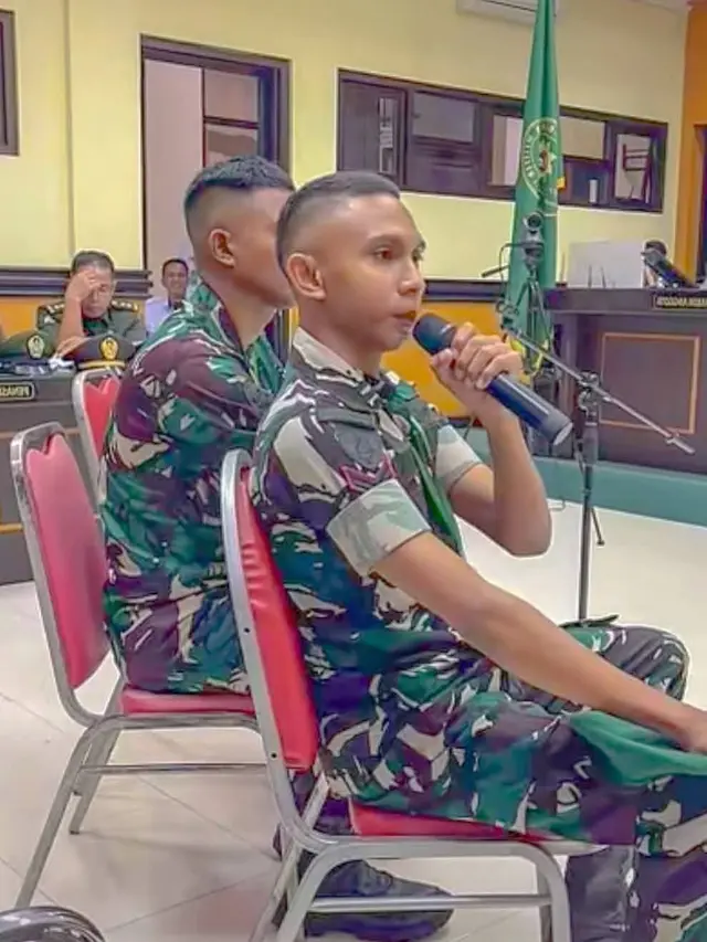 Prada Richard Junimton Bulan saat memberi keterangan sebagai saksi kematian Prada Lucky di Pengadilan Militer Kupang