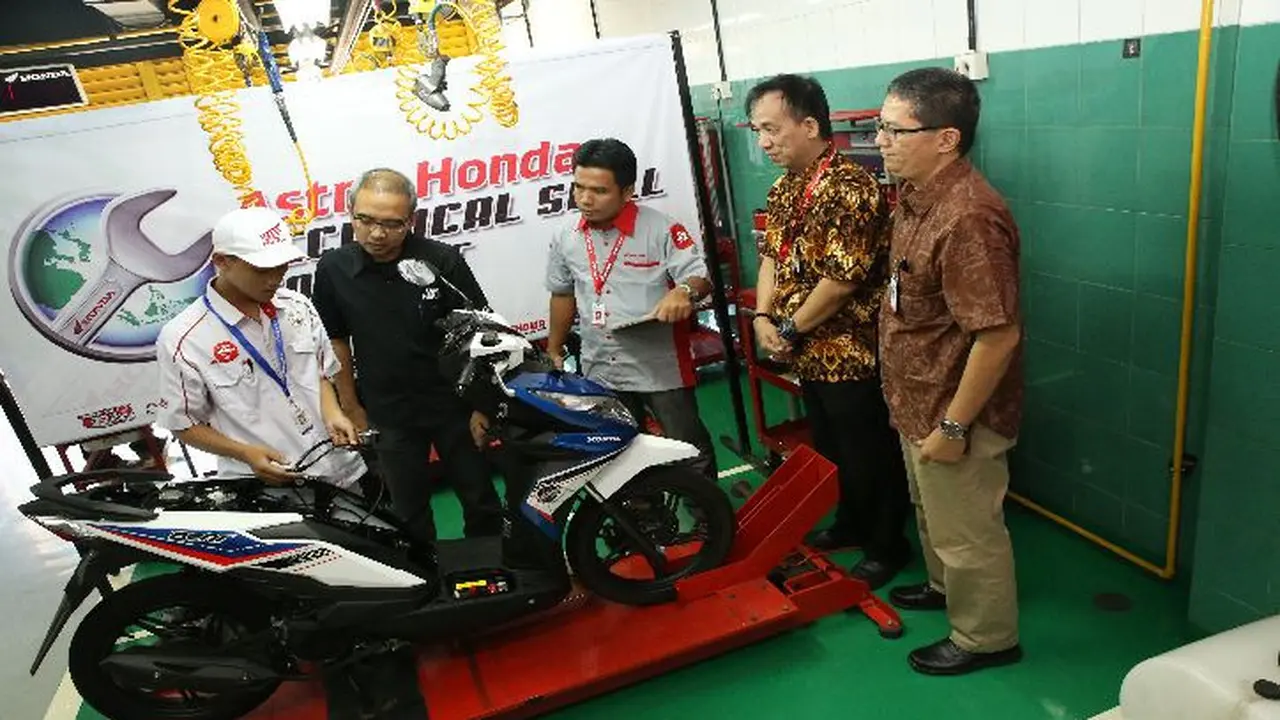 PT Astra Honda Motor (AHM) menggelar kompetisi teknik sepeda motor bagi siswa SMK.
