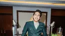 Gaya rambut pompadour seperti El Rumi ini juga tergolong ikonik dan timeless. Ciri khasnya ada pada seluruh bagian atas rambut yang bervolume. Cocok buat yang punya rambut tebal! [@elelrumi].