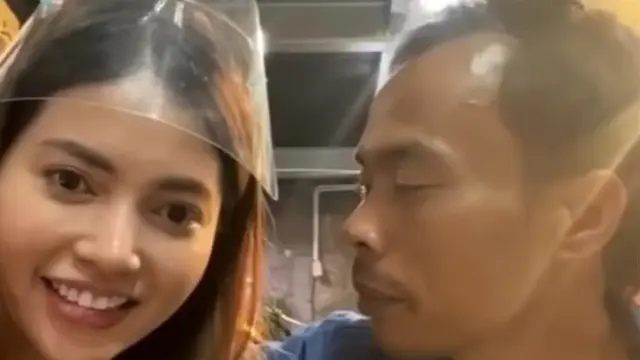 Ade Londok dan kekasihnya Devina Ciputri