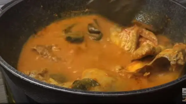Ilustrasi ayam bakar bumbu padang
