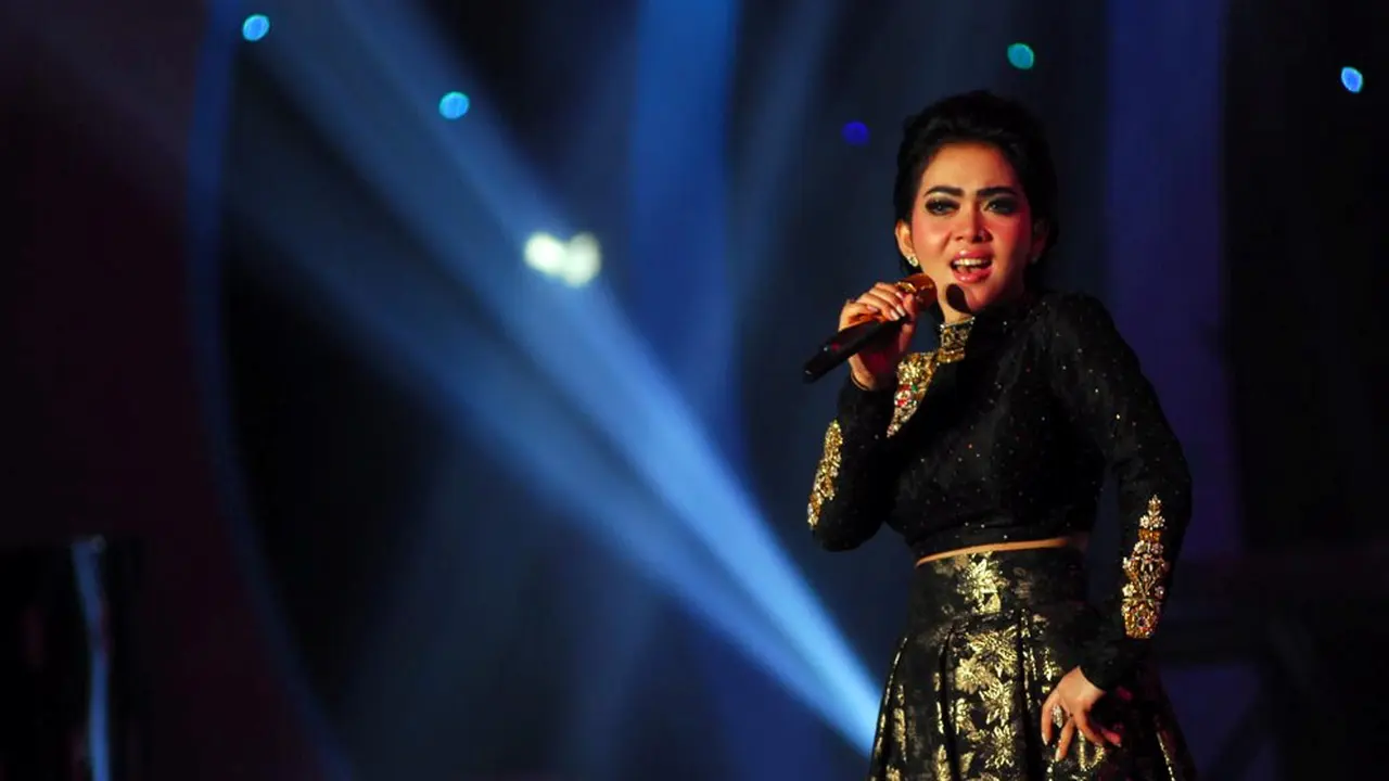 Tampil di Colosseum Club, Syahrini Semakin Cetar
