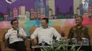 Menteri Hukum dan HAM Yasona Laoly (kiri) memberi pemaparan saat diskusi di gedung PPATK, Jakarta, Selasa (17/4). Diskusi tersebut membahas dimensi RUU Pembatasan Transaksi Uang Kartal. (Liputan6.com/Angga Yuniar)
