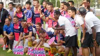 
Tim berjuluk "Barcelona dari Hongkong" itu sebenarnya sudah tidak asing lagi berhadapan dengan utusan dari Indonesia di ajang AFC Cup.
