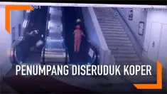 Seorang penumpang kereta jatuh di eskalator usai tertabrak koper milik penumpang lain yang terlepas. Akibatnya  korban mengalami patah tulang punggung.