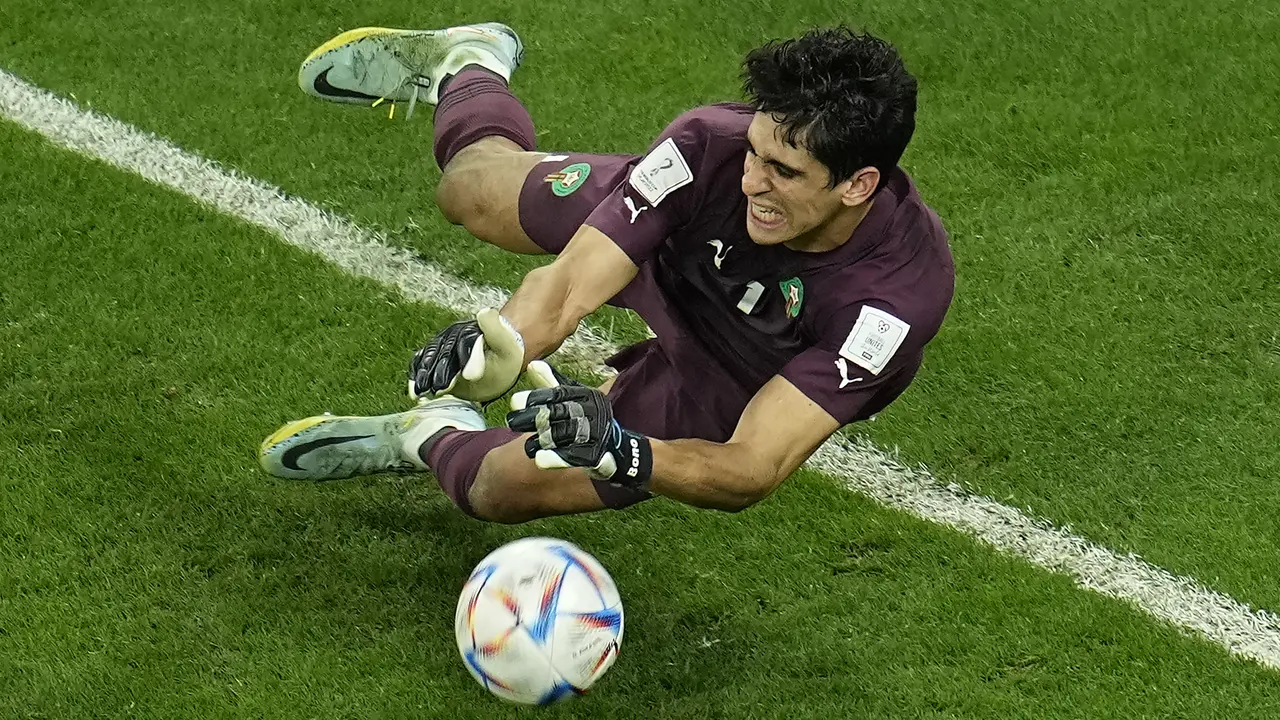 Kiper Yassine Bounou Jadi Pahlawan Maroko