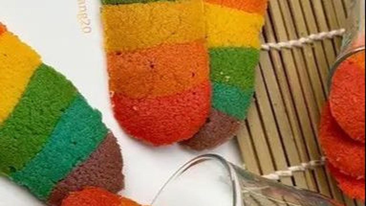 Dengan menggunakan bahan-bahan yang bisa diperoleh di minimarket atau toko bahan kue, Anda bisa mencoba membuat kue ini dengan panduan resep berikut.